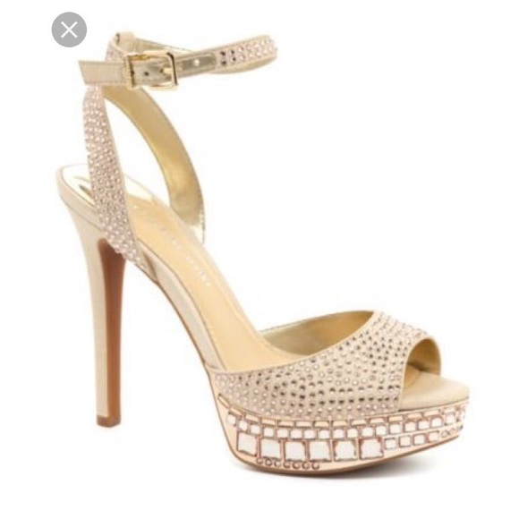 STAR STUDDED! - Picture 6 of 6